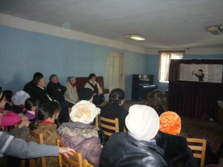 Photo : première représentation du théâtre de marionnettes à Kharagauli