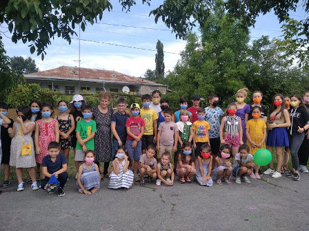 Photo : masqués mais joyeux
