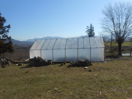 Photo : Serre sur le terrain de l'école d'Amaghleba