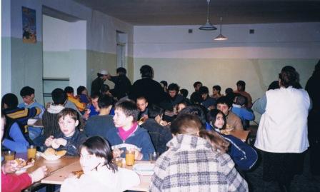 Photo : La cantine de l'orphelinat de Temka