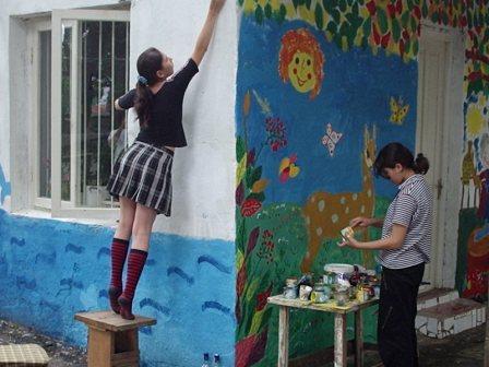 Photo : Chaque mur du local illustre un conte populaire
